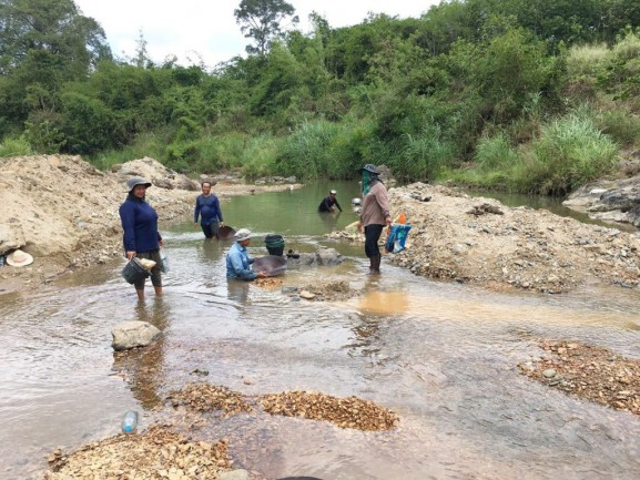 สัมผัสวิถีร่อนทองบางสะพาน ขุมทรัพย์ในตำนาน